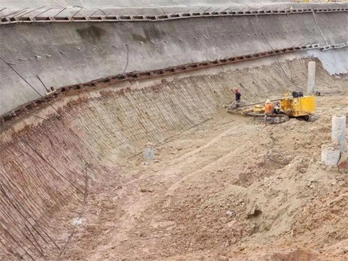 塔什库尔干基坑边坡加固
